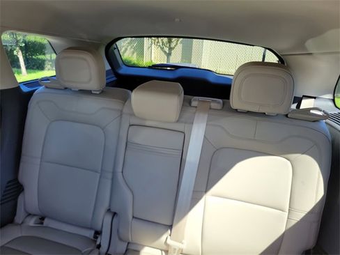 Certified 2024 Lincoln Corsair FWD image 11