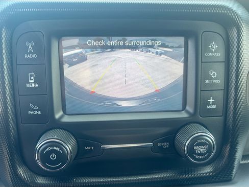 Used 2019 Jeep Wrangler Sport AWD/4WD image 13