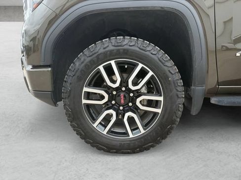 Used 2023 GMC Sierra 1500 AT4 w/ Technology Package AWD/4WD image 23