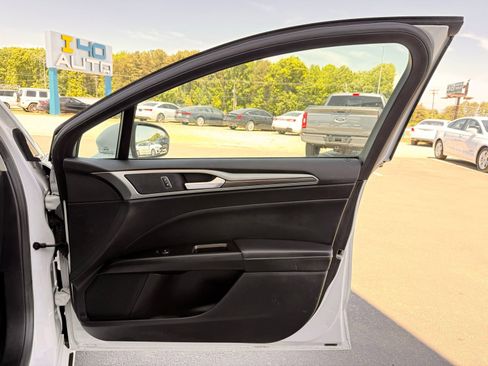 Used 2018 Ford Fusion SE w/ Equipment Group 602A FWD image 19