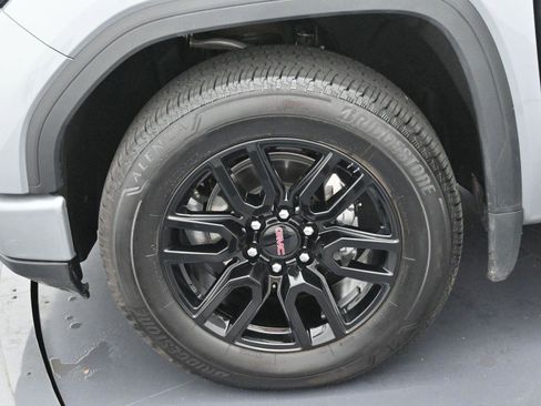 Used 2025 GMC Sierra 1500 Elevation image 34