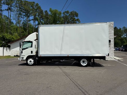 Used 2019 Isuzu NPR image 2