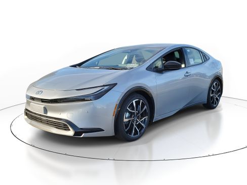 New 2026 Toyota Prius Plug-In Hybrid FWD image 2