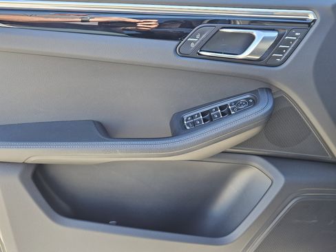 Used 2023 Porsche Macan S image 22