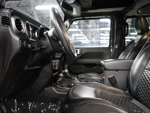 Used 2019 Jeep Wrangler Unlimited Sahara AWD/4WD image 10