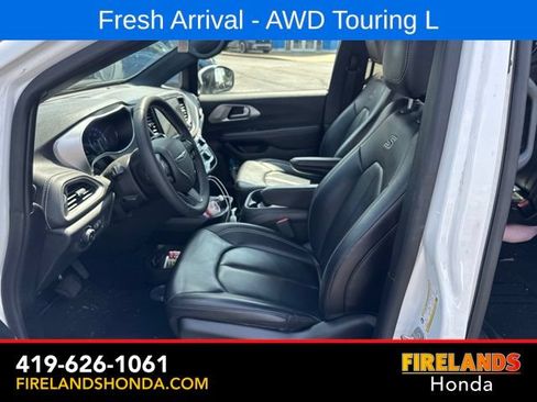 Used 2023 Chrysler Pacifica Touring-L w/ S Appearance Package AWD/4WD image 17
