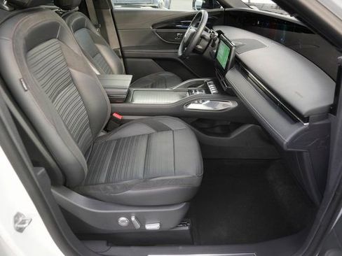 Used 2024 Lincoln Nautilus Reserve w/ Equipment Group 202A image 19