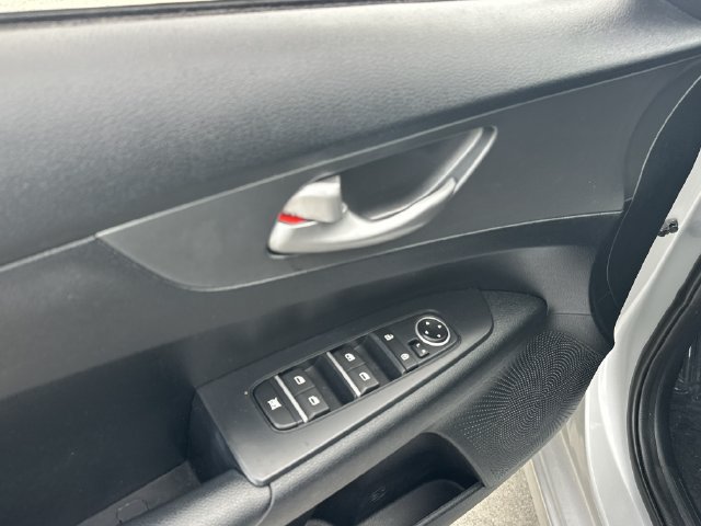 Used 2019 Kia Forte LXS FWD image 14