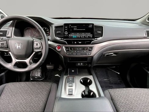 Used 2025 Honda Ridgeline Sport image 8