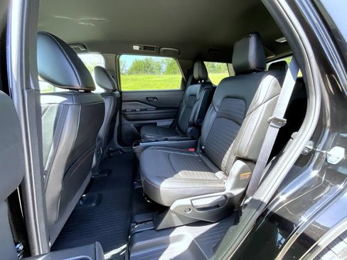 Used 2024 Nissan Pathfinder Rock Creek AWD/4WD image 17