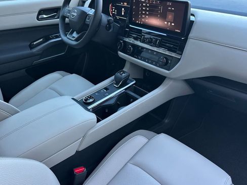 New 2026 Nissan Pathfinder SL image 15