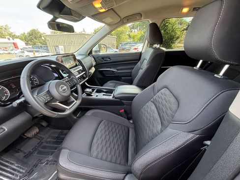 Used 2025 Nissan Pathfinder SV FWD image 29
