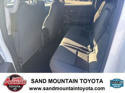 Used 2025 Nissan Frontier SV w/ SV Convenience Package RWD image 11