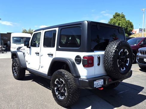 Certified 2026 Jeep Wrangler Unlimited Rubicon AWD/4WD image 3