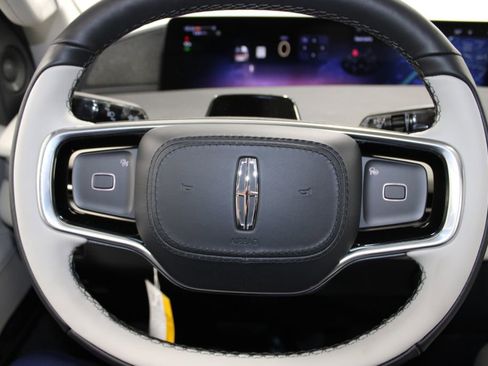 New 2026 Lincoln Navigator Reserve AWD/4WD image 39