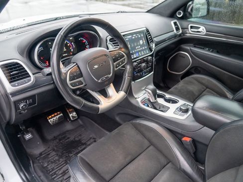 Used 2019 Jeep Grand Cherokee SRT image 4