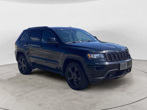 Used 2018 Jeep Grand Cherokee Laredo AWD/4WD image 7