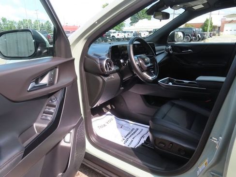 Used 2025 Chevrolet Equinox LT w/ Convenience Package II AWD/4WD image 16