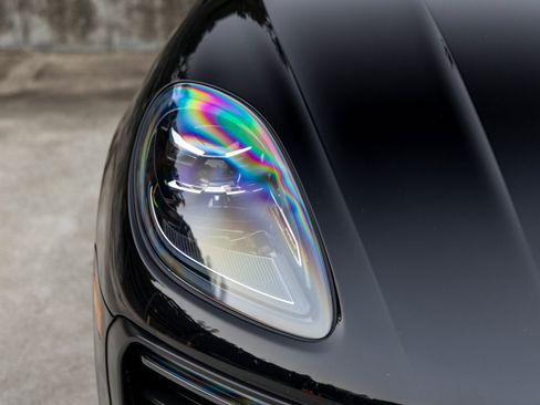 Certified 2025 Porsche Macan image 14