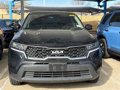 Used 2022 Kia Sorento LX image 2
