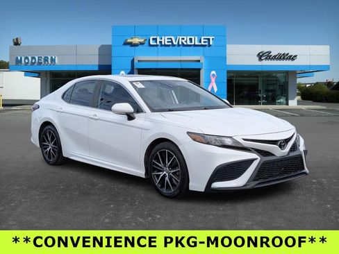 Used 2022 Toyota Camry SE w/ Convenience Package image 1