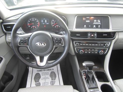 Used 2018 Kia Optima EX image 9