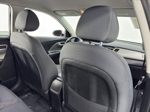 Used 2019 Kia Niro LX image 31