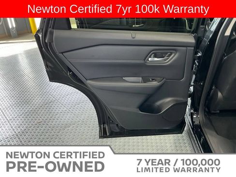 Used 2025 Nissan Rogue SV w/ SV Premium Package FWD image 37
