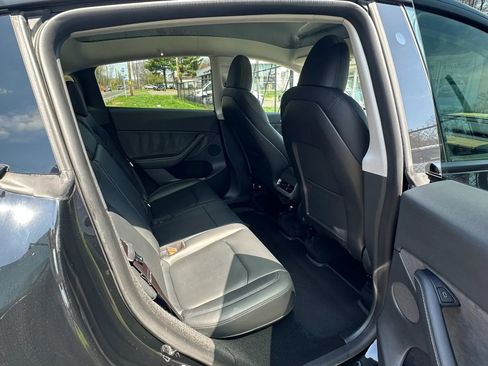 Used 2022 Tesla Model Y Long Range image 28