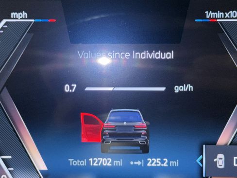 Certified 2025 BMW X7 xDrive40i w/ M Sport Package image 25