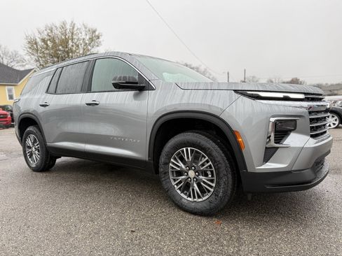 New 2026 Chevrolet Traverse LT image 8