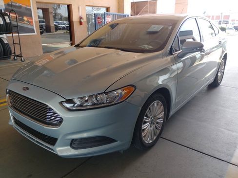 Used 2013 Ford Fusion SE FWD image 1