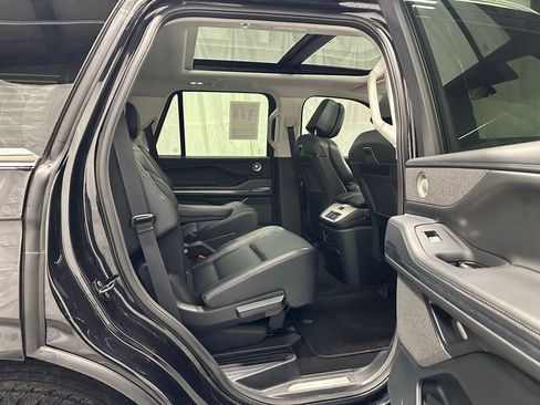 Used 2025 Lincoln Navigator Reserve image 56