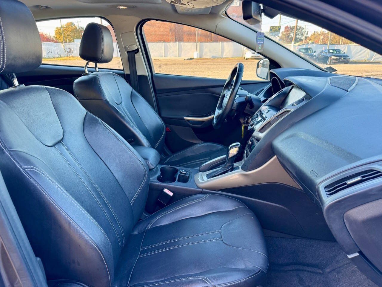 Used 2012 Ford Focus SEL FWD image 13