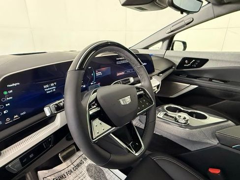 New 2026 Cadillac Optiq Sport 2 w/ LPO, Floor Liner Package AWD/4WD image 15