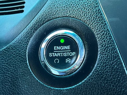 Used 2016 Ford Explorer XLT w/ Equipment Group 202A AWD/4WD image 25