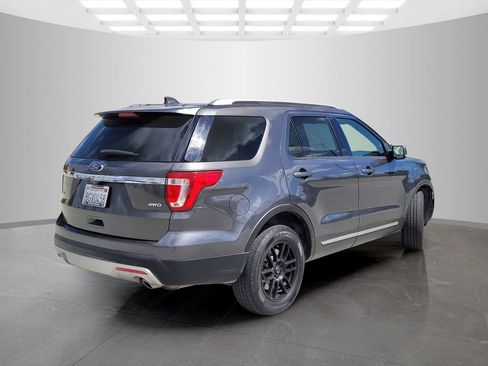 Used 2017 Ford Explorer XLT w/ Equipment Group 202A AWD/4WD image 5