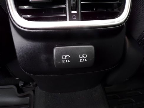 Used 2022 Subaru Outback Premium image 19