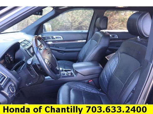 Used 2017 Ford Explorer Platinum image 25
