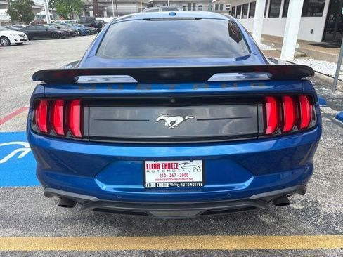 Used 2018 Ford Mustang Premium RWD image 4