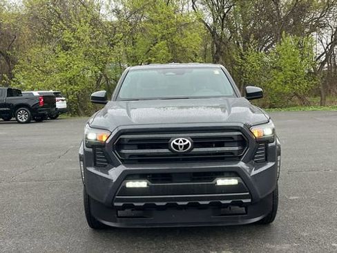 Used 2025 Toyota Tacoma SR5 image 2