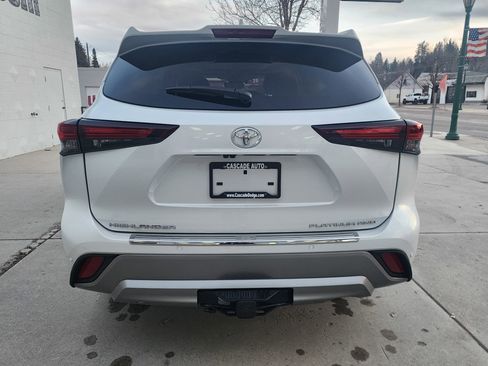 Used 2024 Toyota Highlander Platinum image 5