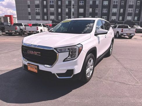 Used 2024 GMC Terrain SLE AWD/4WD image 1
