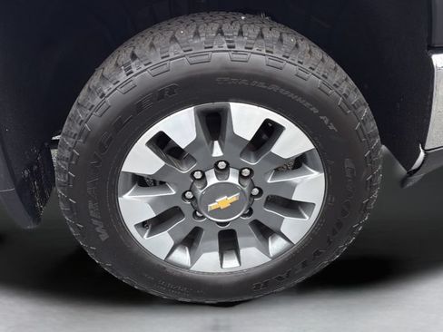 Used 2025 Chevrolet Silverado 2500 LT w/ Safety Package AWD/4WD image 25
