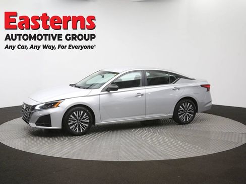 Used 2024 Nissan Altima 2.5 SV FWD image 57