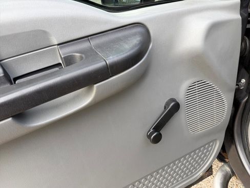 Used 2005 Ford F250 XL image 12