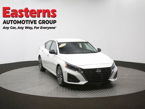 Used 2025 Nissan Altima 2.5 SV FWD image 50