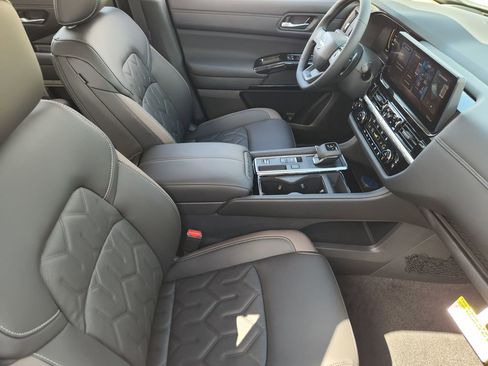 New 2026 Nissan Pathfinder Platinum FWD image 10