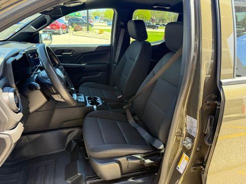 Used 2023 Chevrolet Colorado W/T RWD image 9