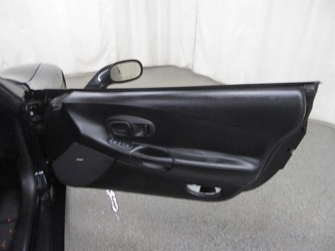 Used 2001 Chevrolet Corvette Convertible w/ Preferred Equipment Group2 RWD image 31